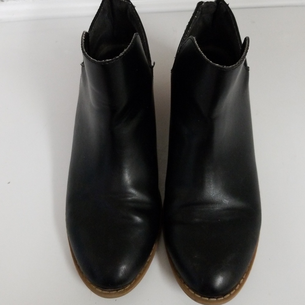 Black ankle booties. Size 7.